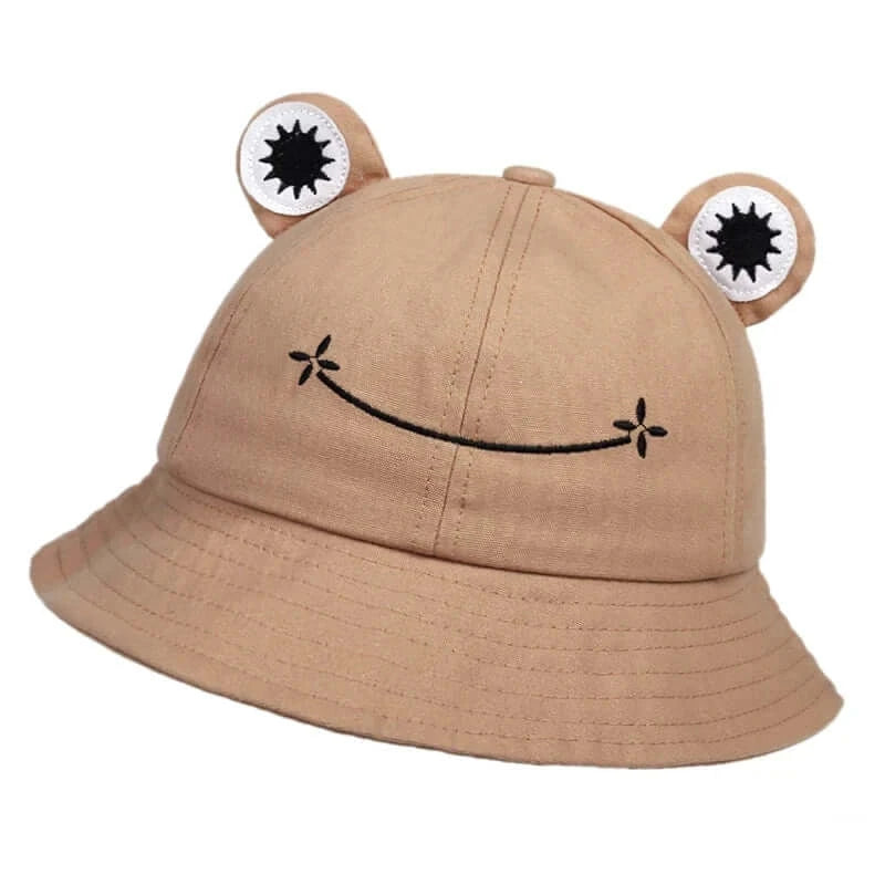 Cute frog bucket hat with a playful face design, perfect for summer sun protection and outdoor leisure activities.