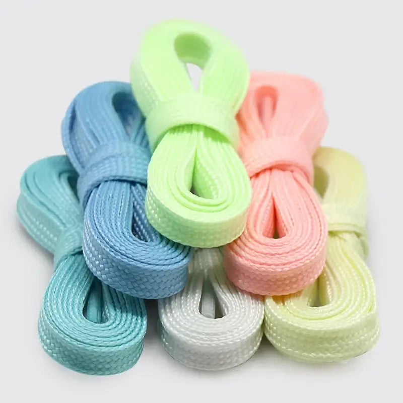 Colorful luminous shoelaces in blue, green, pink, white, light blue, and yellow for night runs and parties, 80-140 cm length.