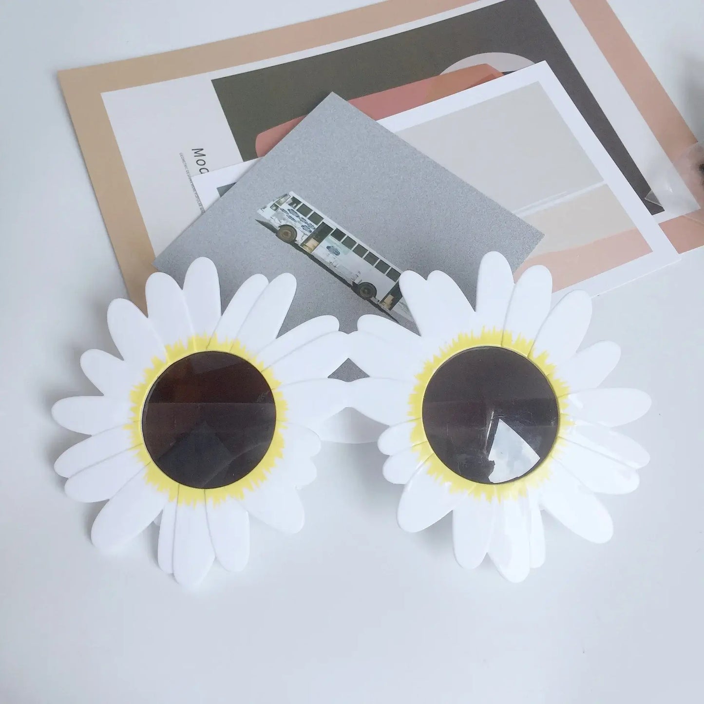 Fun sunflower-shaped festival sunglasses with UV400 lenses, perfect for parties and summer gatherings. Lightweight and comfortable design.