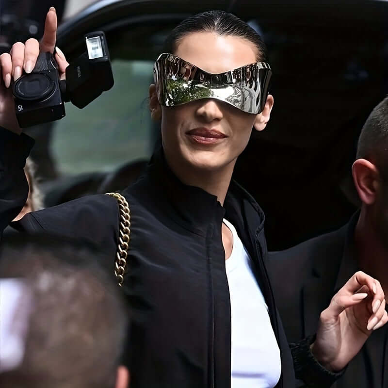 Woman wearing Y2K cyberpunk shield sunglasses with mirror lenses, perfect for parties and festivals.